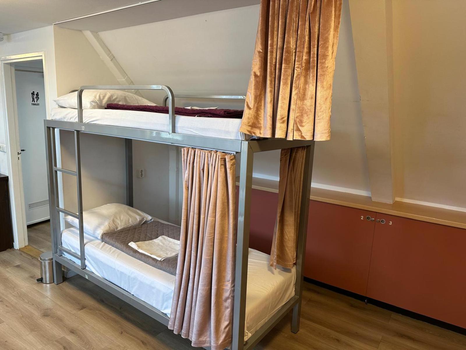 Room Mate Hostel Amsterdam Ζάανταμ Εξωτερικό φωτογραφία