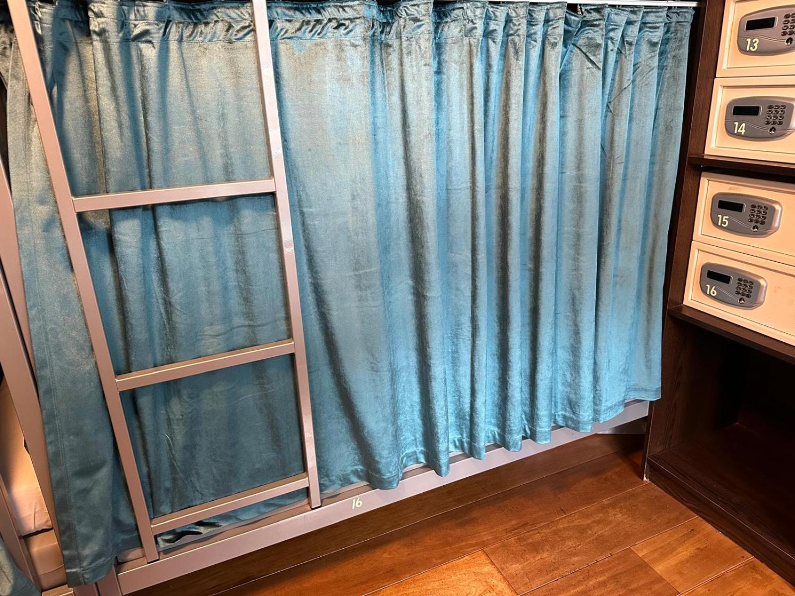 Room Mate Hostel Amsterdam Ζάανταμ Εξωτερικό φωτογραφία